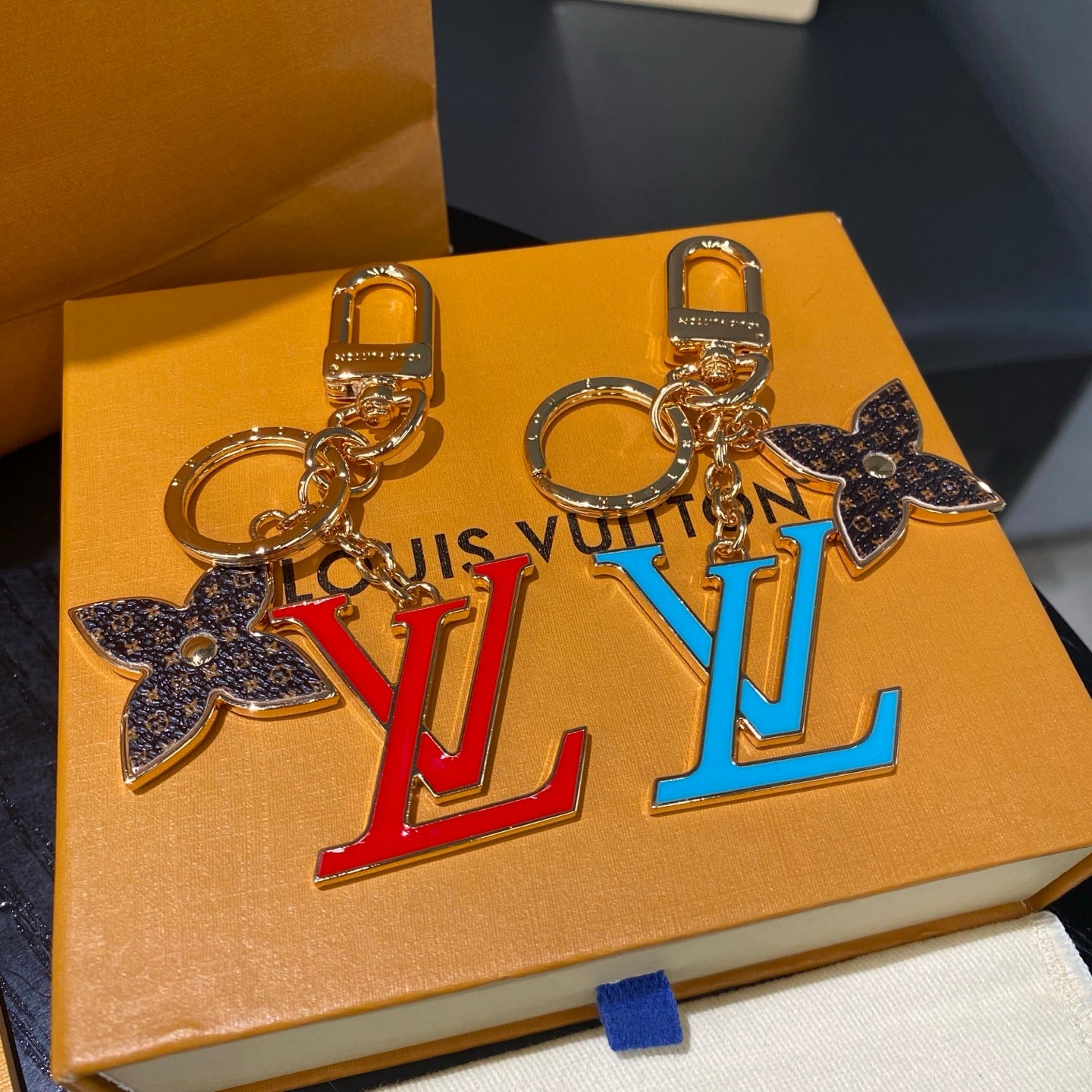 Fashionable keychains/hangings L-003