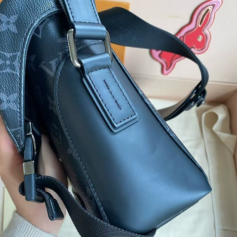 Fashionable and Trendy Messenger Bag