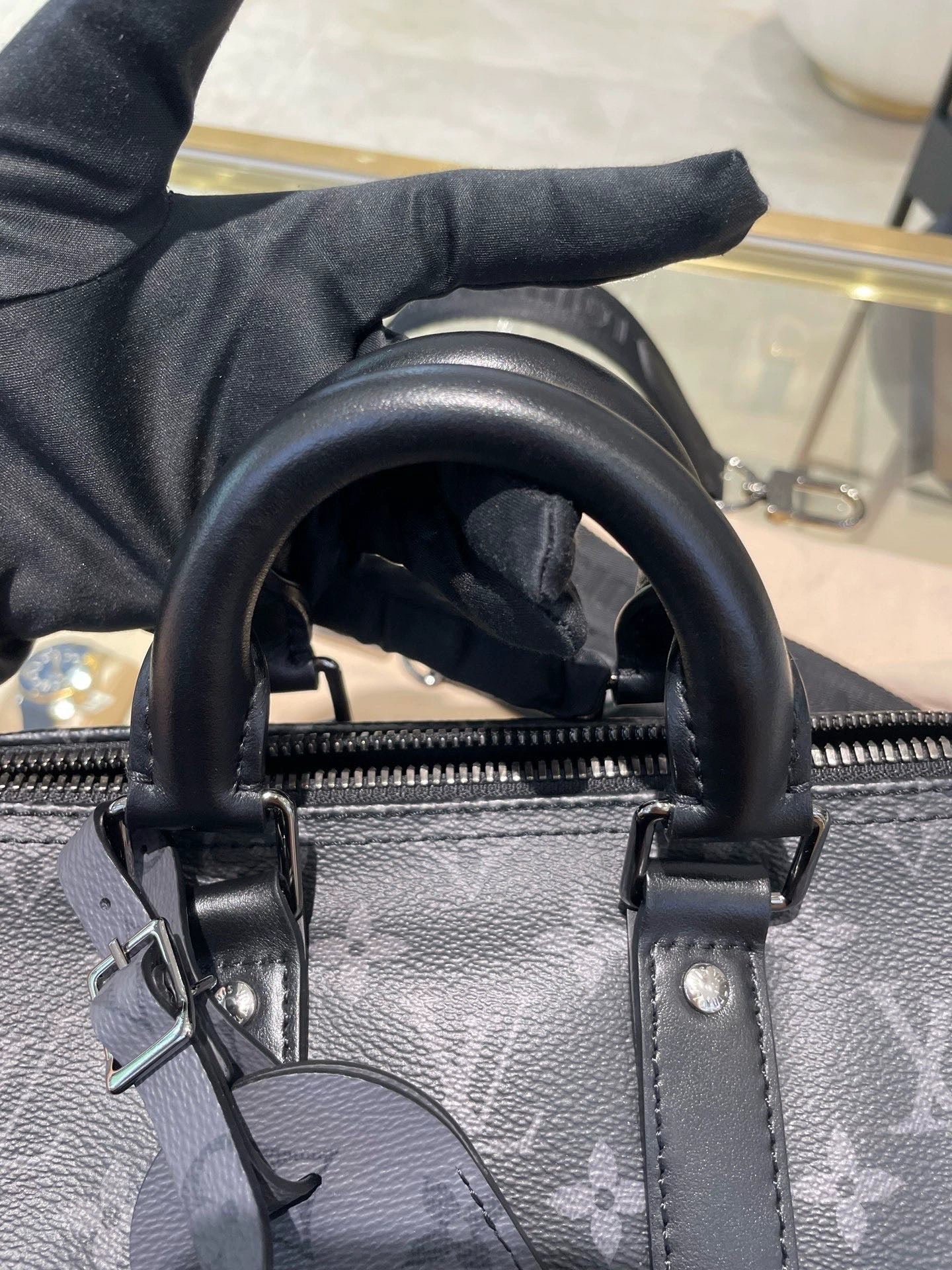 Trendy Louis Vuitton Bag (Unisex Style)