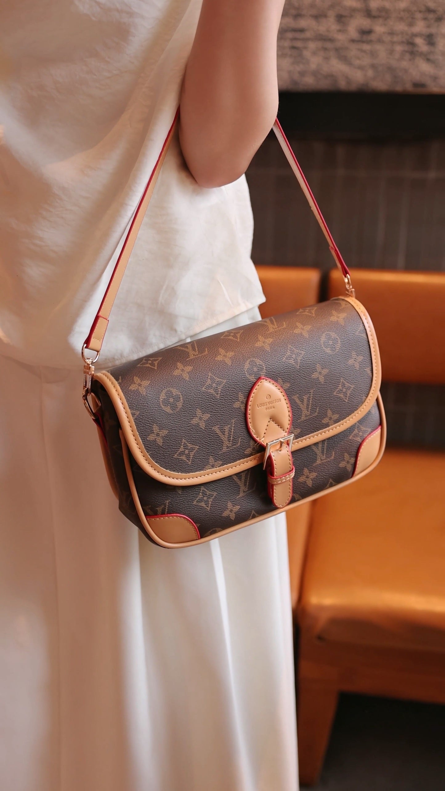 Vintage-Inspired Box Hand bag