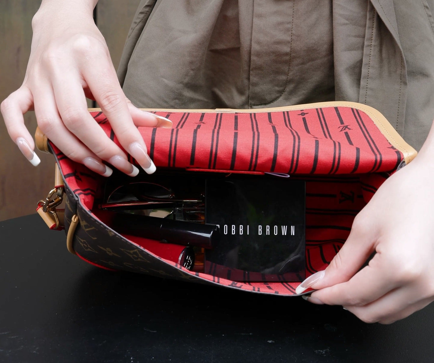 Vintage-Inspired Box Hand bag