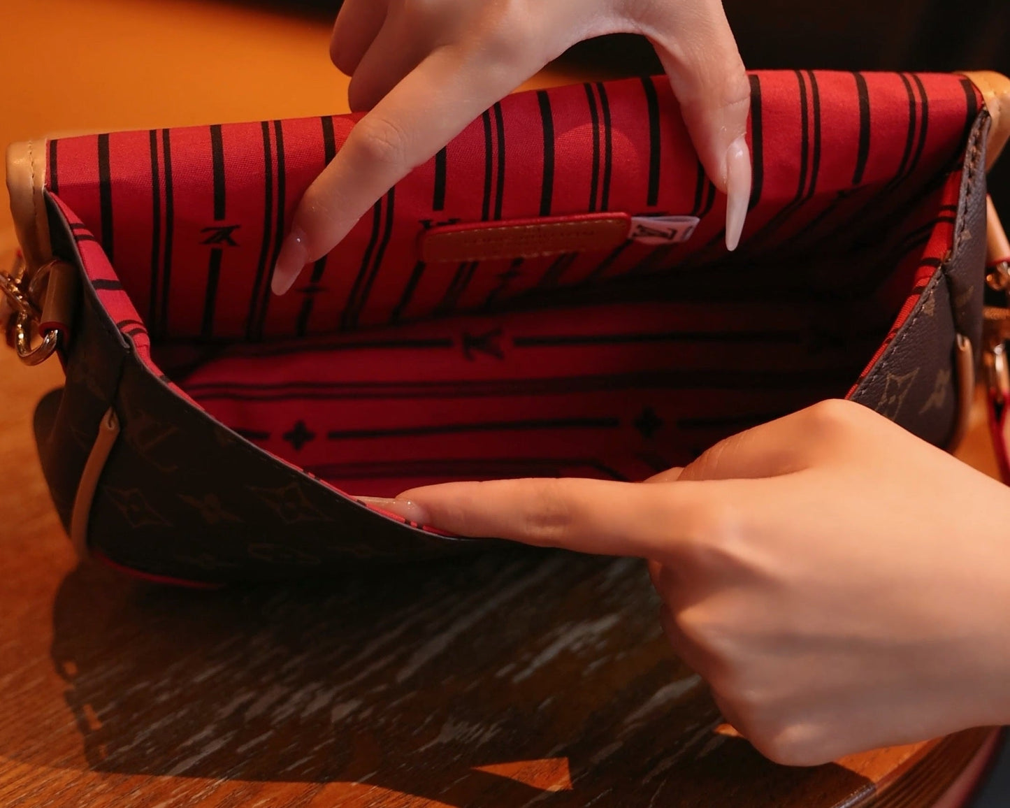 Vintage-Inspired Box Hand bag