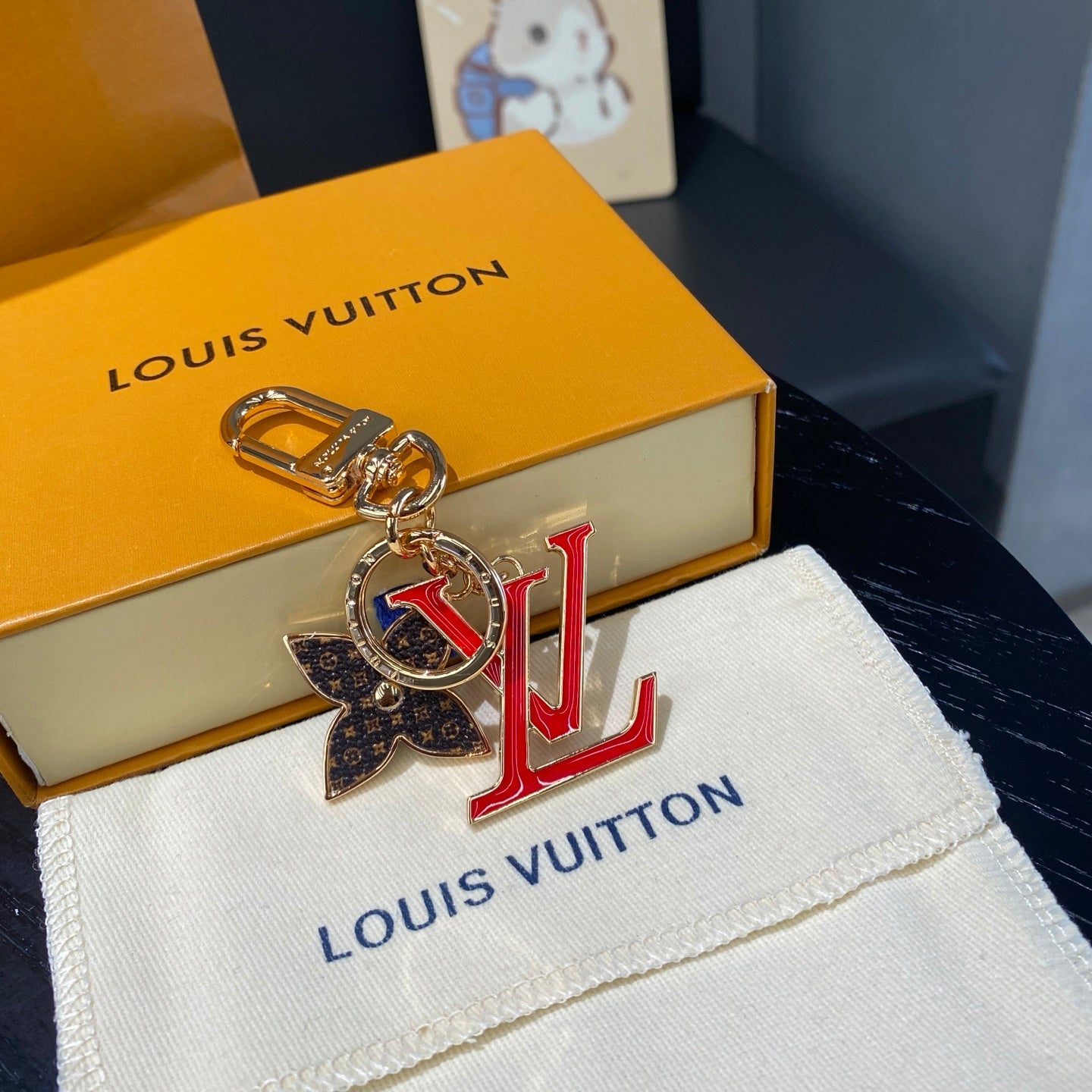 Fashionable keychains/hangings L-003