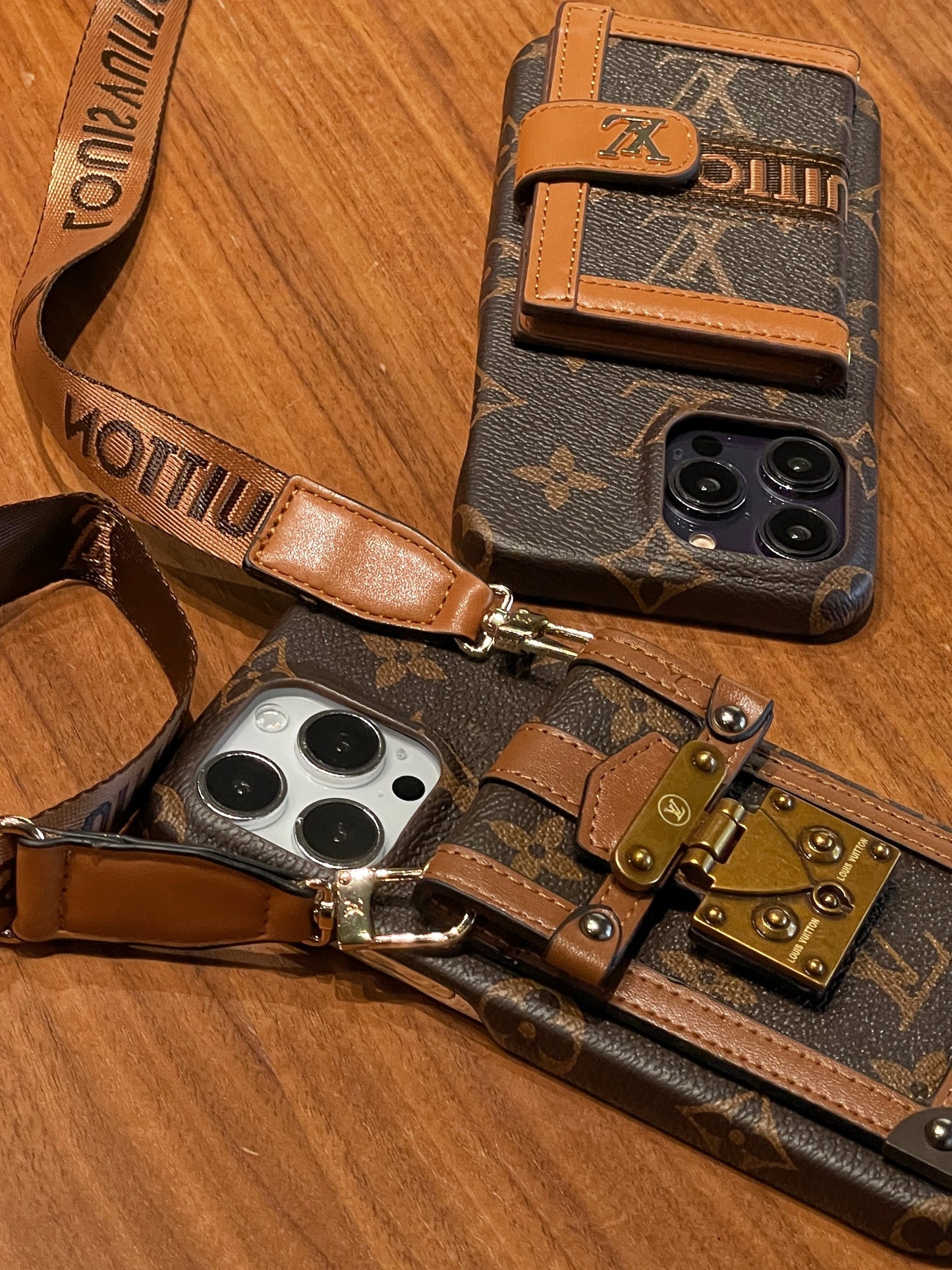 Lou Card Holder Chain iPhone Case