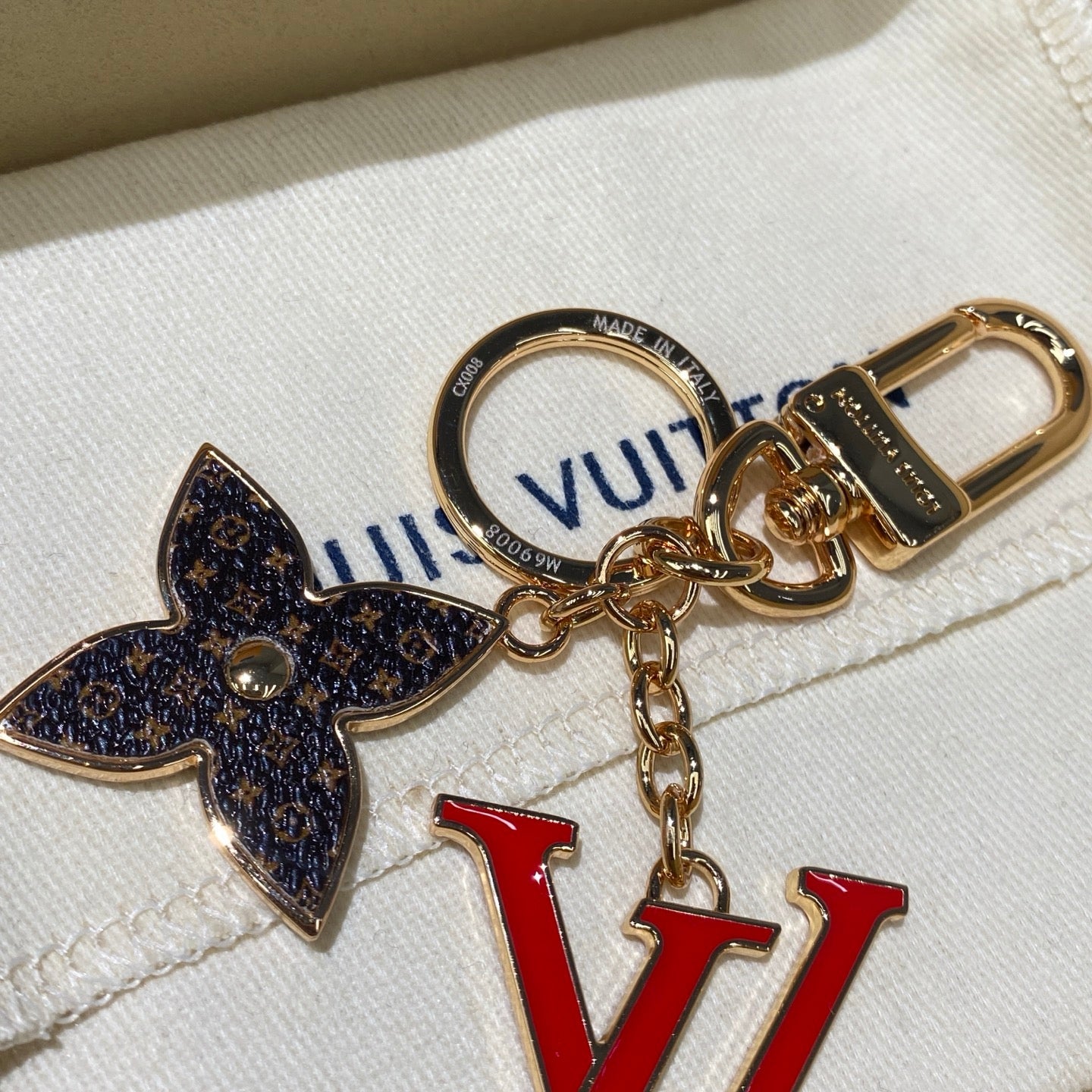 Fashionable keychains/hangings L-003