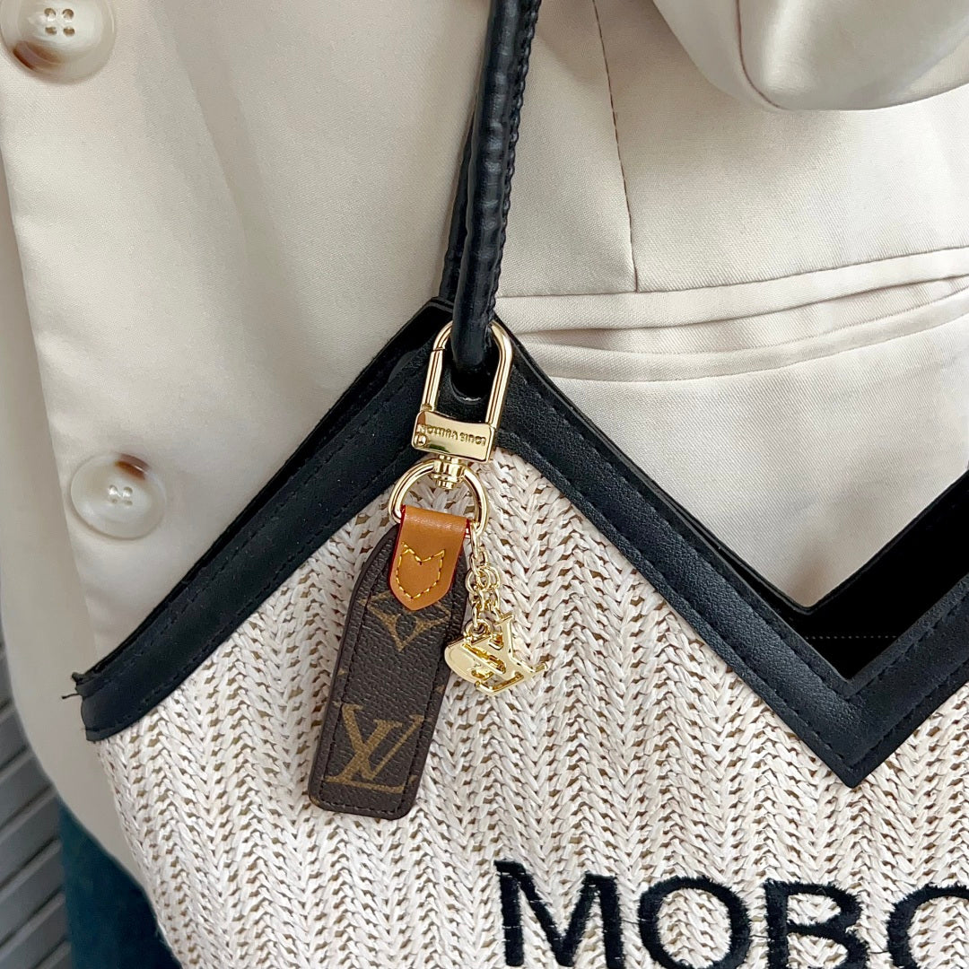 LV large flower heart pendant keychain