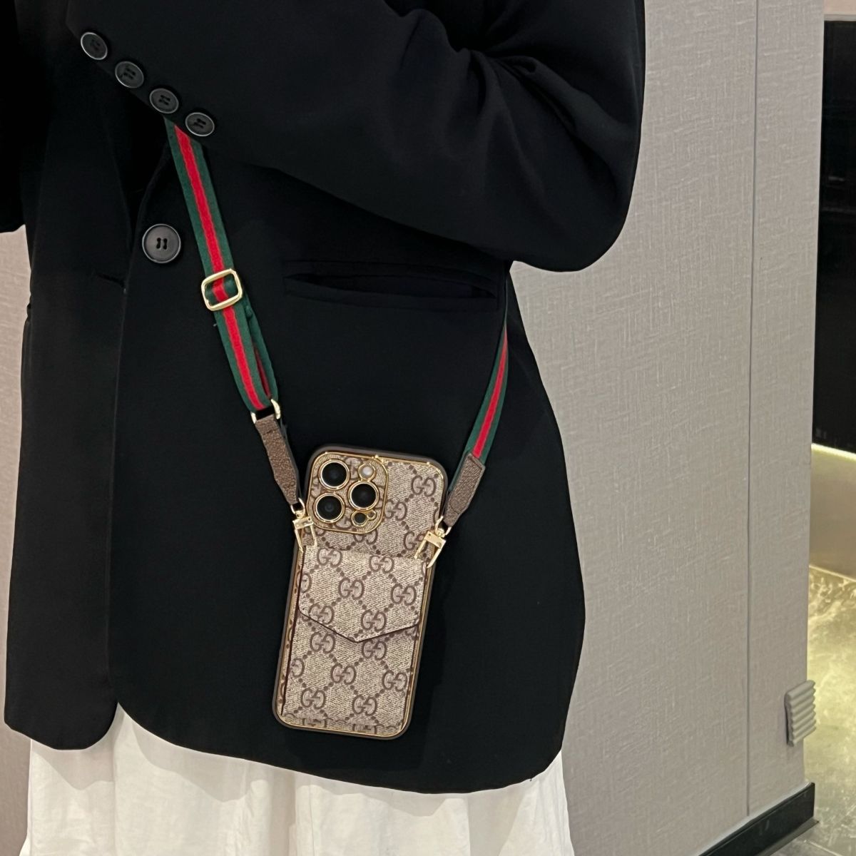 Premium Leather iPhone Case: Integrated Wallet & Detachable Strap