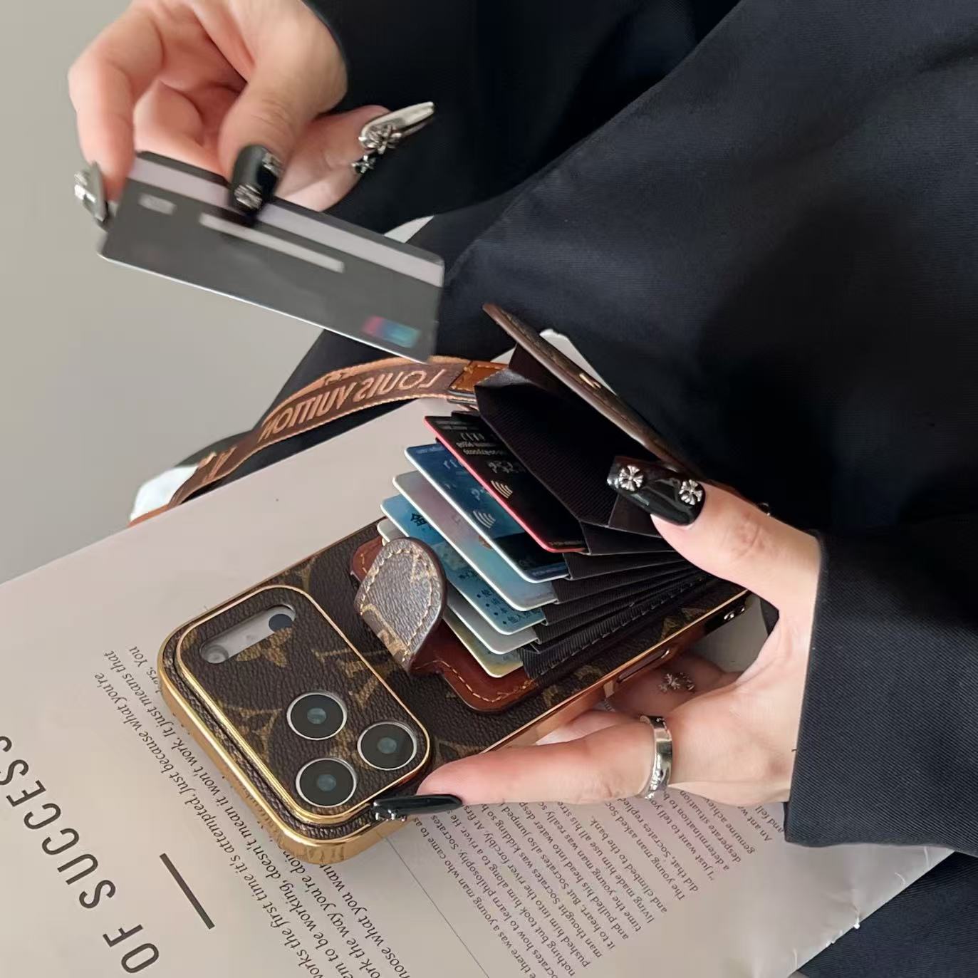 Premium Leather iPhone Case: Integrated Wallet & Detachable Strap